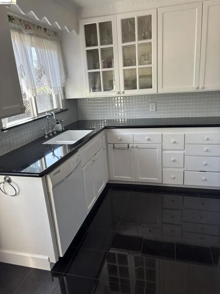 444 28TH  ST Richmond, CA 94804