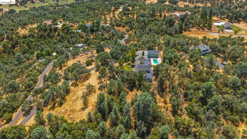 17732 Saddle Dr Tuolumne, CA 95379