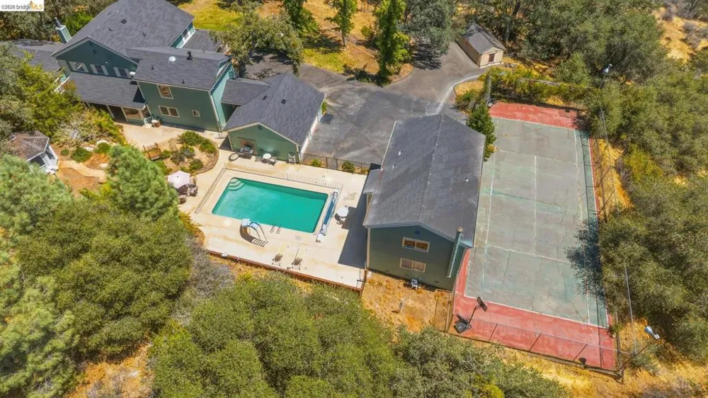 17732 Saddle Dr Tuolumne, CA 95379