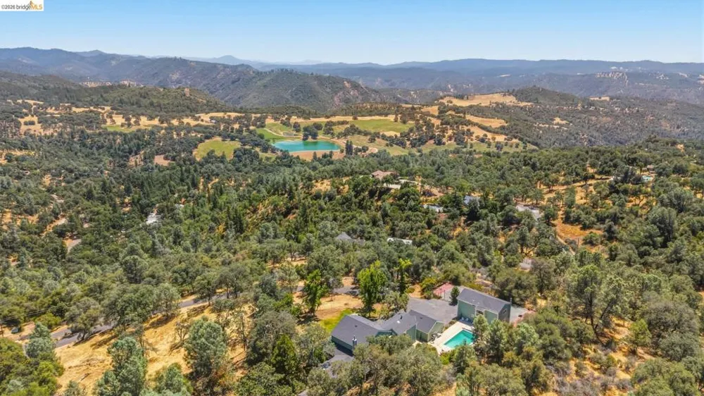17732 Saddle Dr Tuolumne, CA 95379