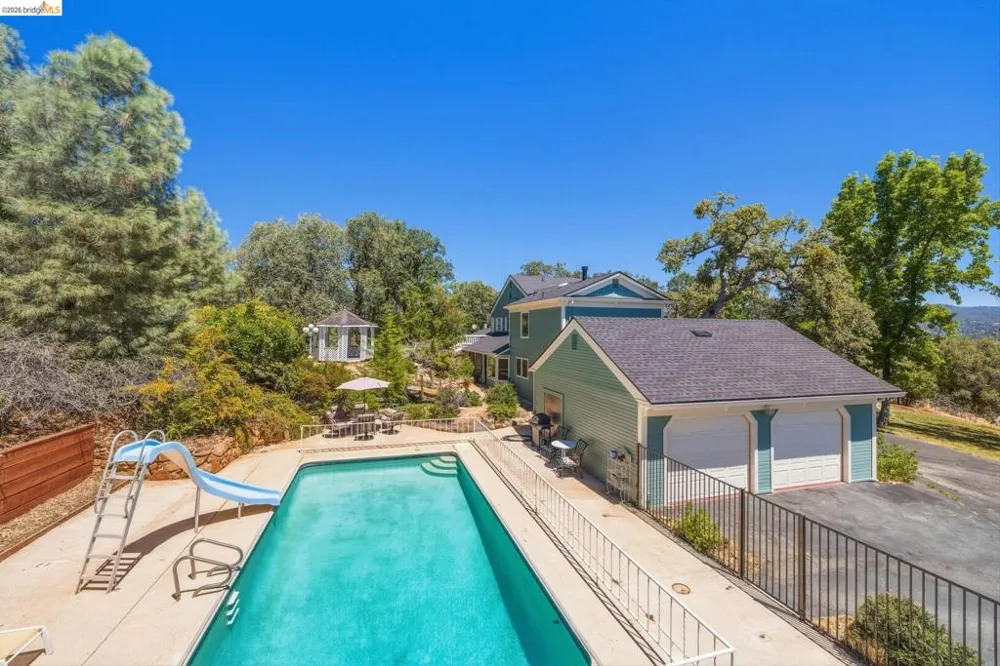17732 Saddle Dr Tuolumne, CA 95379