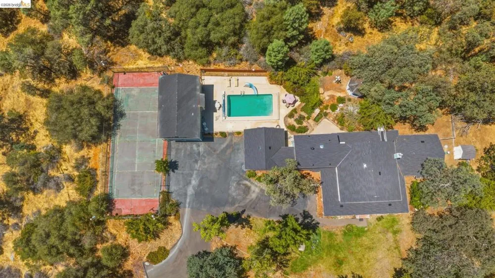 17732 Saddle Dr Tuolumne, CA 95379