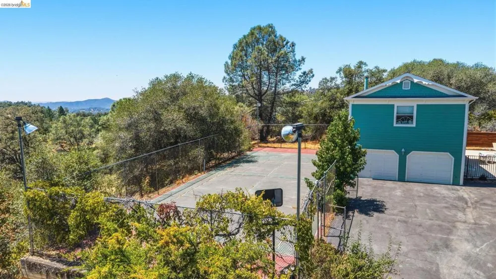 17732 Saddle Dr Tuolumne, CA 95379