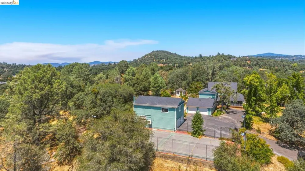 17732 Saddle Dr Tuolumne, CA 95379