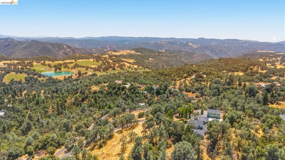 17732 Saddle Dr Tuolumne, CA 95379