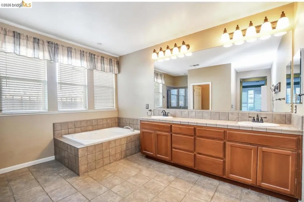2533 Crescent Way Discovery Bay, CA 94505