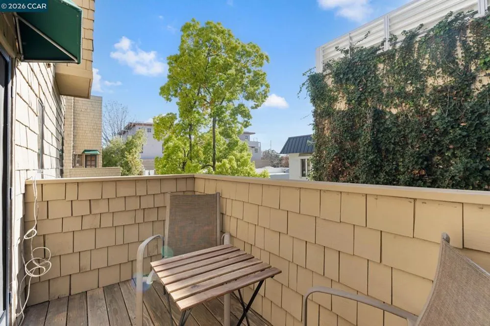443 College Ave Palo Alto, CA 94306