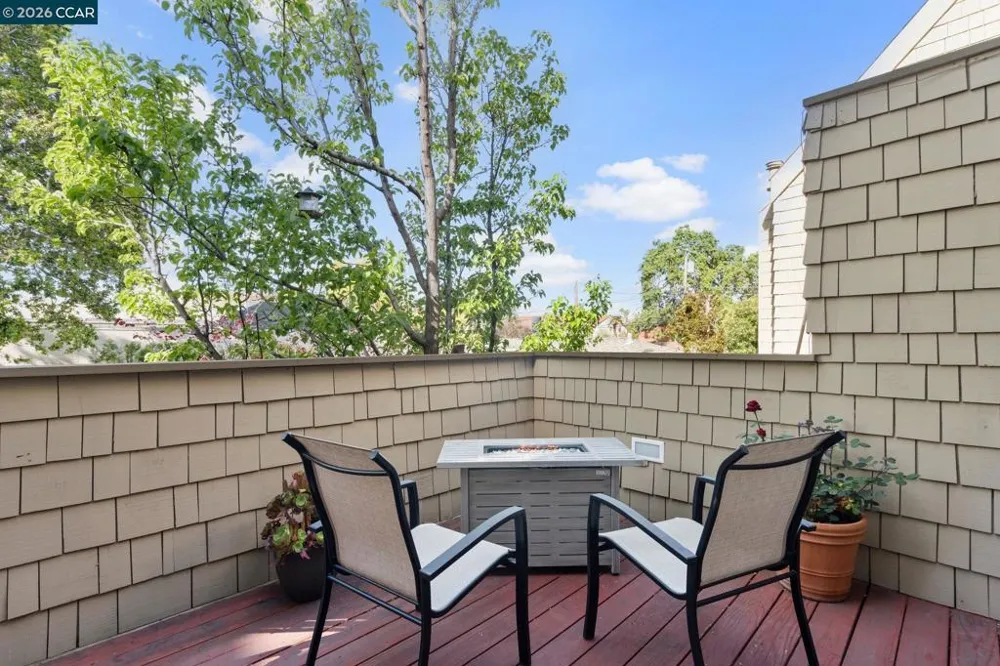 443 College Ave Palo Alto, CA 94306