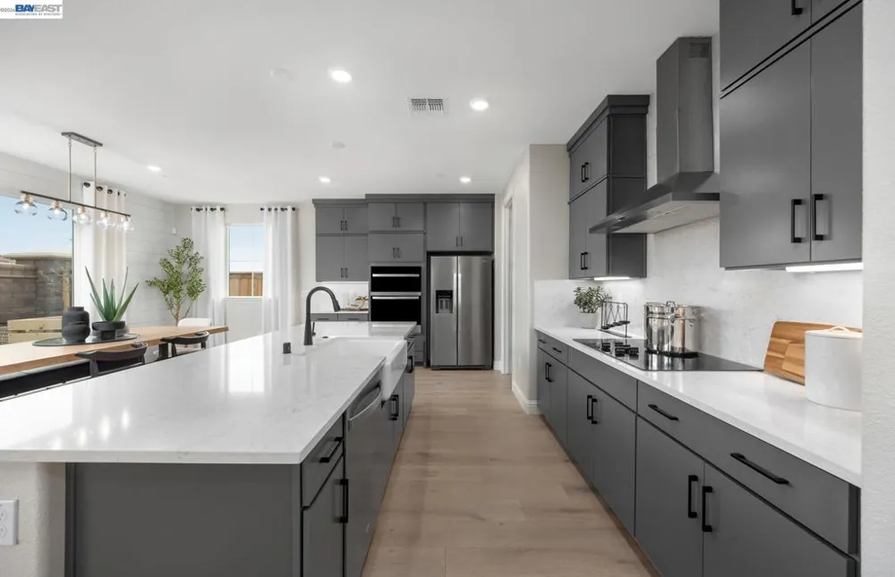 325 E Beatrice Avenue Mountain House, CA 95391