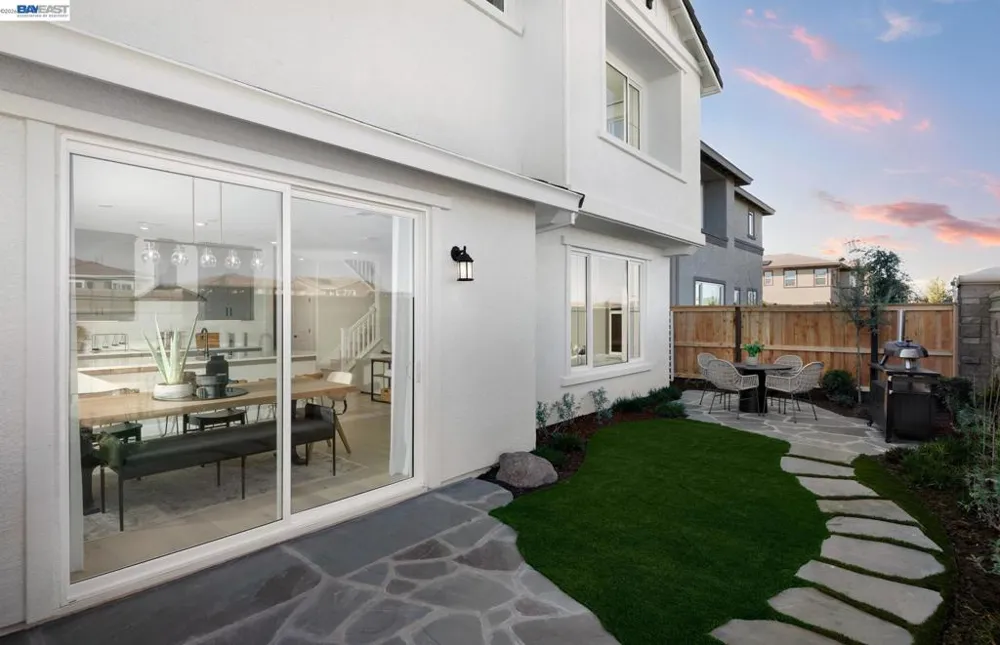 325 E Beatrice Avenue Mountain House, CA 95391