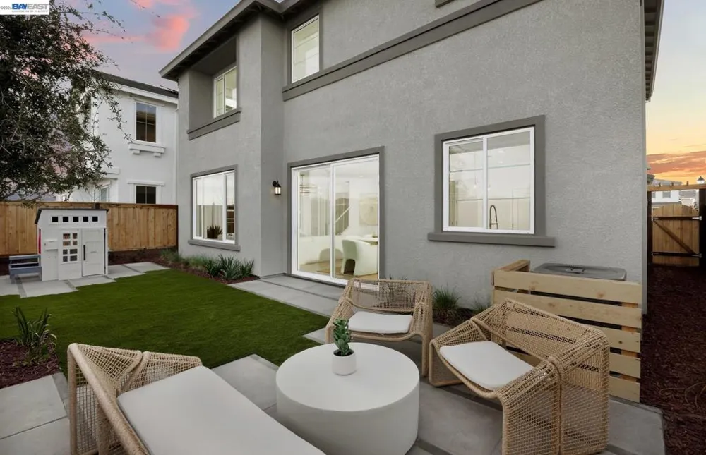 313 E Beatrice Avenue Mountain House, CA 95391