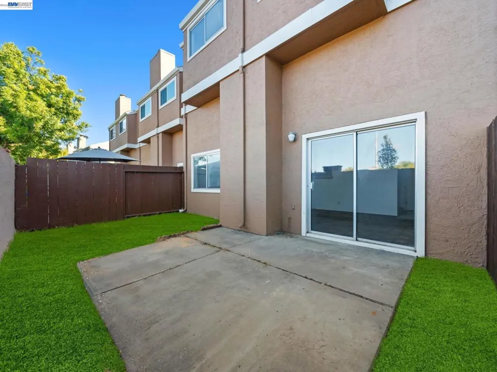 37886 Bright Cmn Fremont, CA 94536