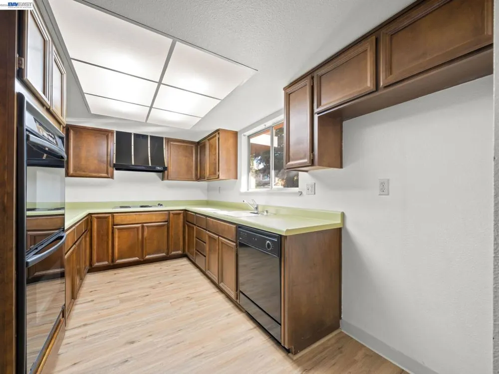 37886 Bright Cmn Fremont, CA 94536