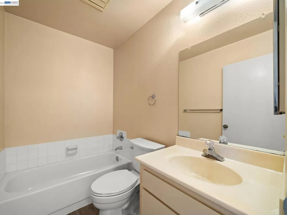 37886 Bright Cmn Fremont, CA 94536