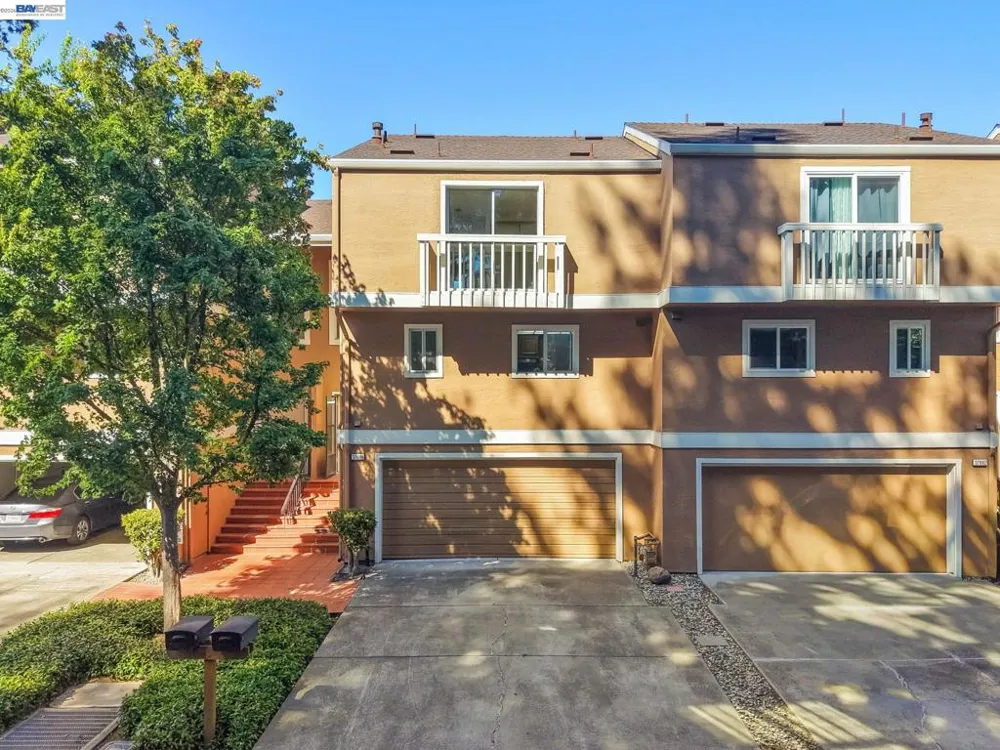 37886 Bright Cmn Fremont, CA 94536