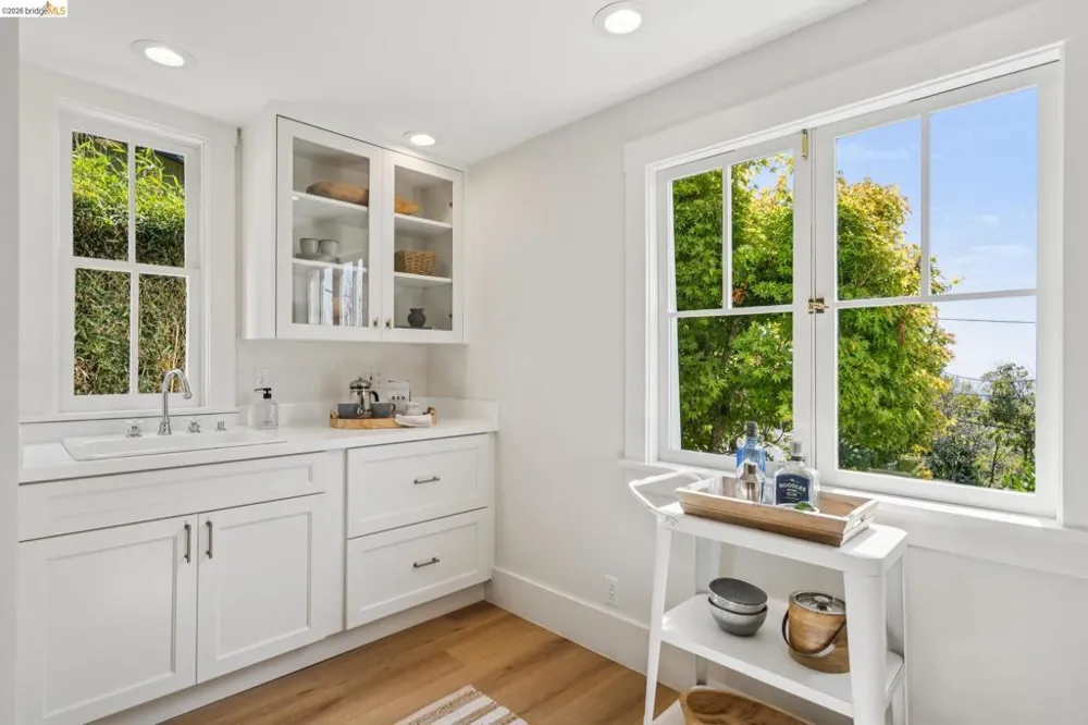 150 Scenic Ave Piedmont, CA 94611