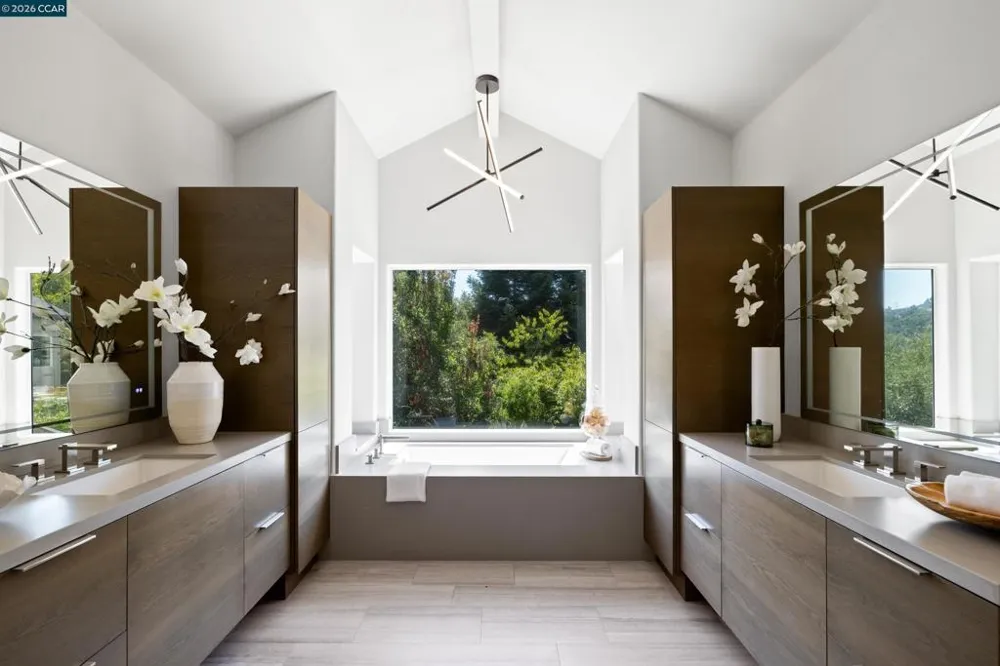 78 Scenic Dr Orinda, CA 94563
