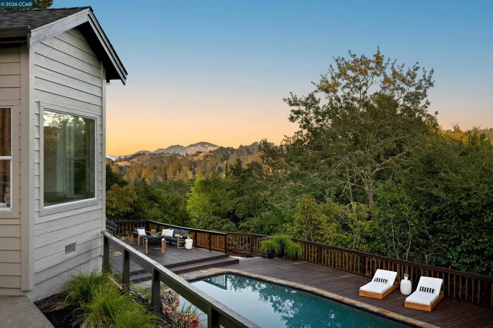 78 Scenic Dr Orinda, CA 94563