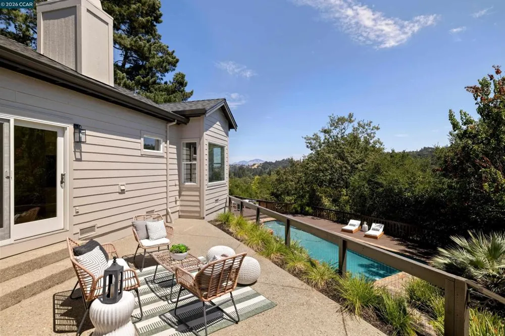 78 Scenic Dr Orinda, CA 94563