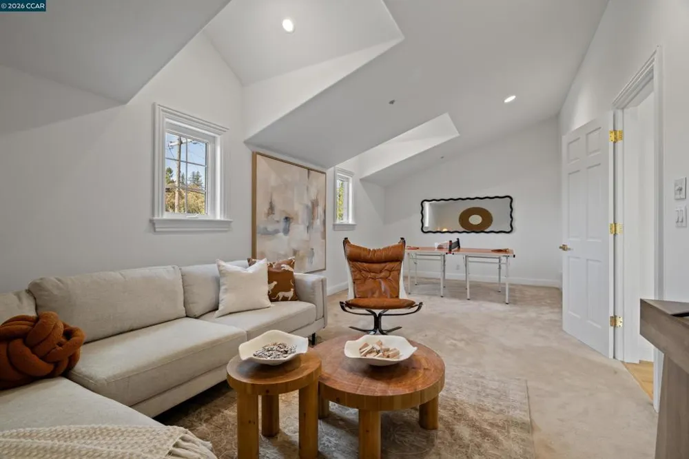 78 Scenic Dr Orinda, CA 94563