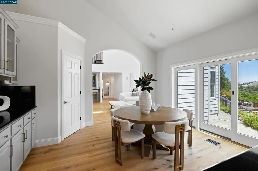 78 Scenic Dr Orinda, CA 94563