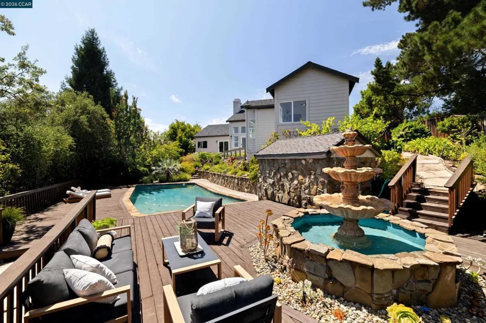 78 Scenic Dr Orinda, CA 94563
