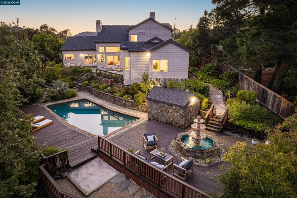 78 Scenic Dr Orinda, CA 94563