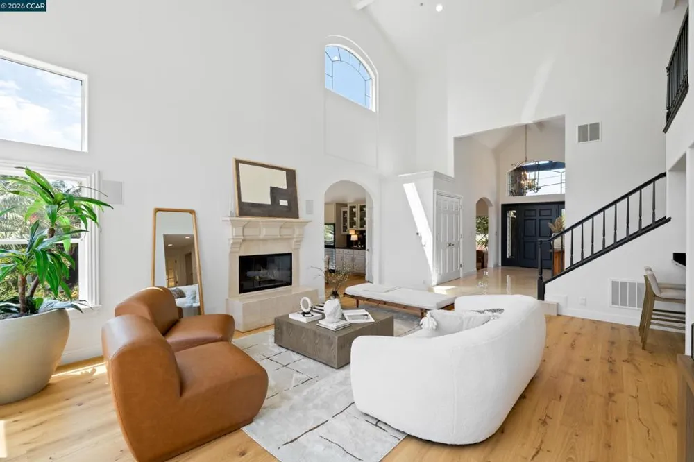 78 Scenic Dr Orinda, CA 94563