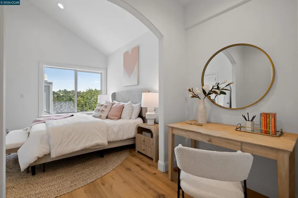 78 Scenic Dr Orinda, CA 94563