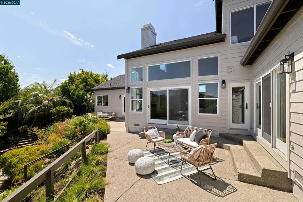 78 Scenic Dr Orinda, CA 94563