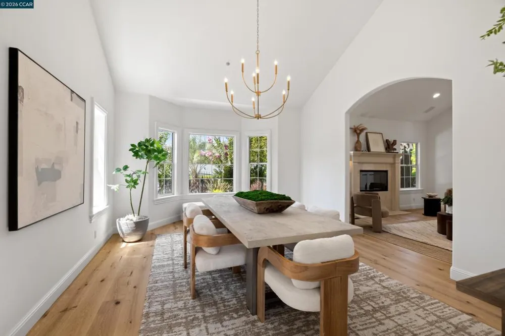 78 Scenic Dr Orinda, CA 94563