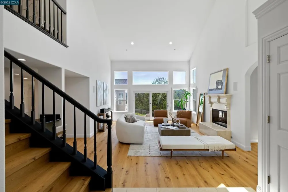 78 Scenic Dr Orinda, CA 94563