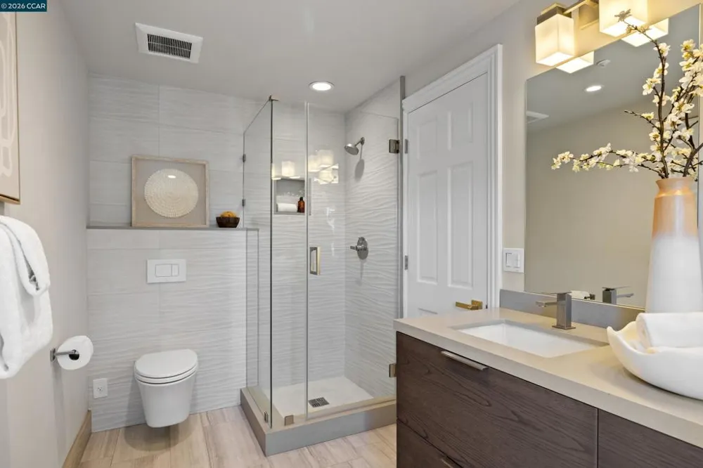 78 Scenic Dr Orinda, CA 94563