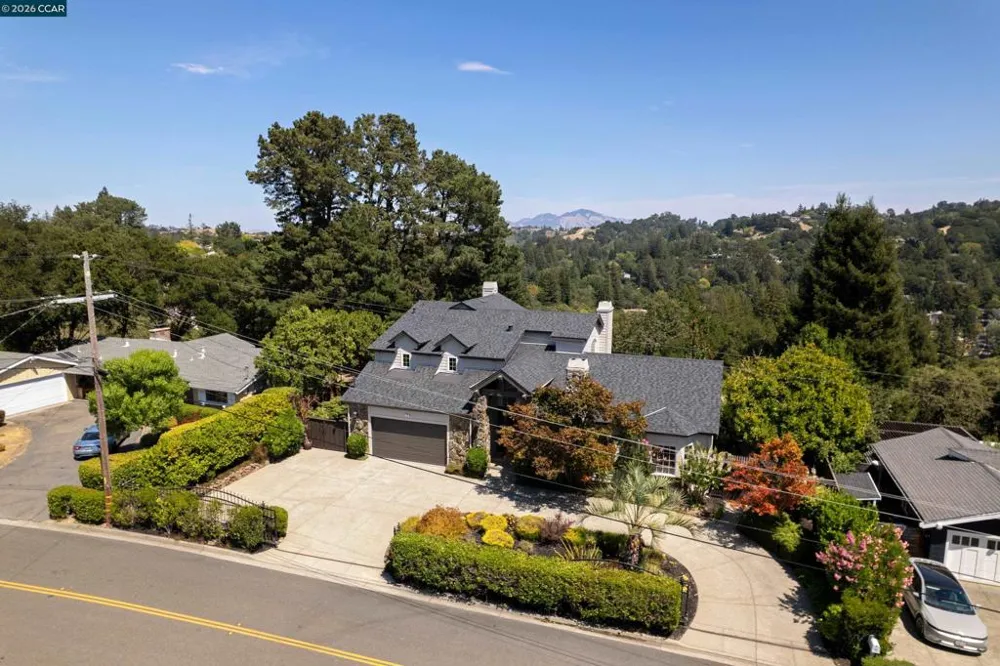 78 Scenic Dr Orinda, CA 94563