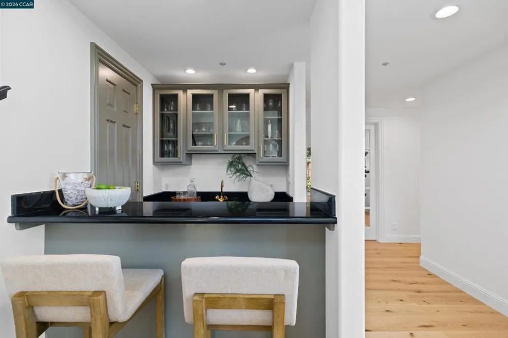 78 Scenic Dr Orinda, CA 94563
