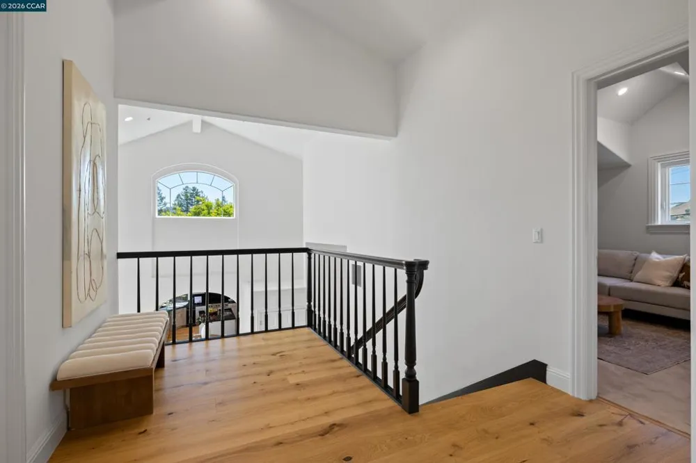 78 Scenic Dr Orinda, CA 94563