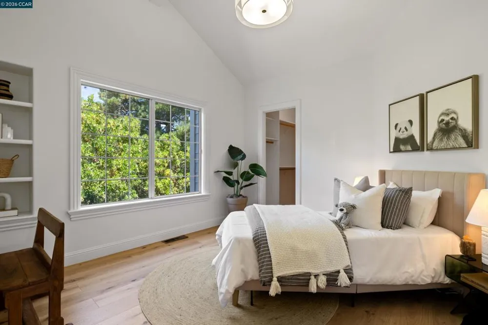 78 Scenic Dr Orinda, CA 94563