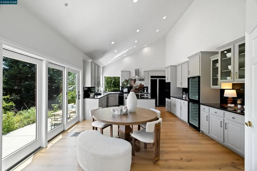 78 Scenic Dr Orinda, CA 94563