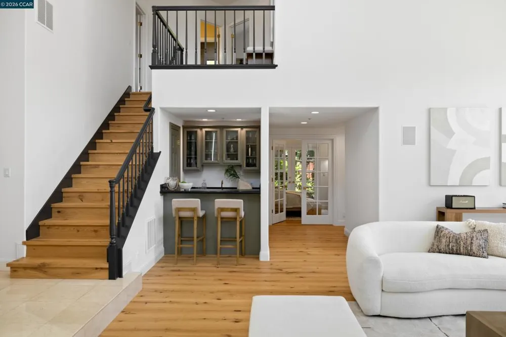 78 Scenic Dr Orinda, CA 94563