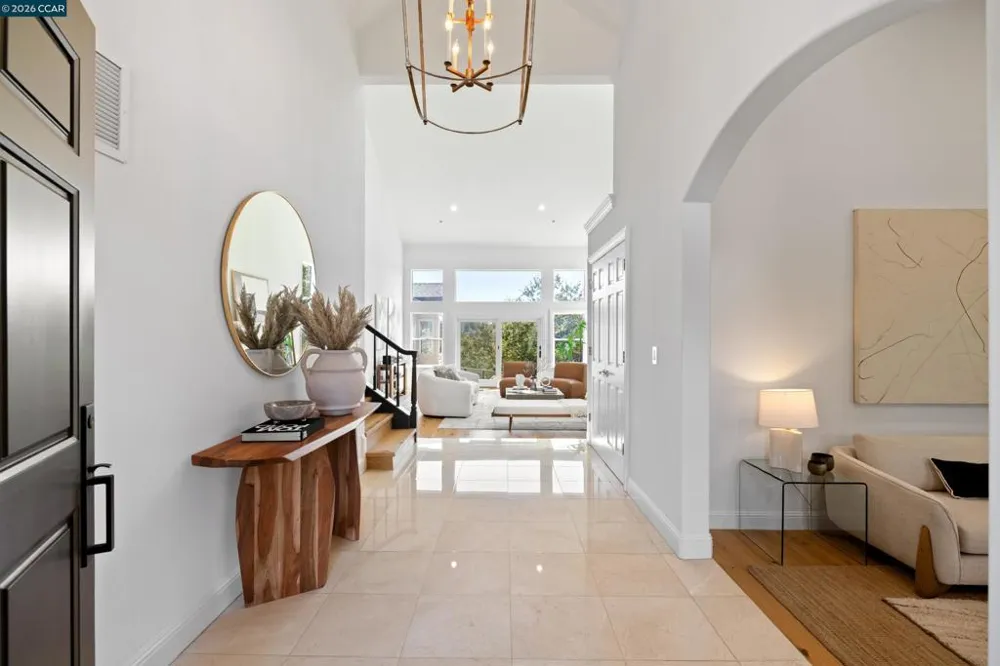 78 Scenic Dr Orinda, CA 94563