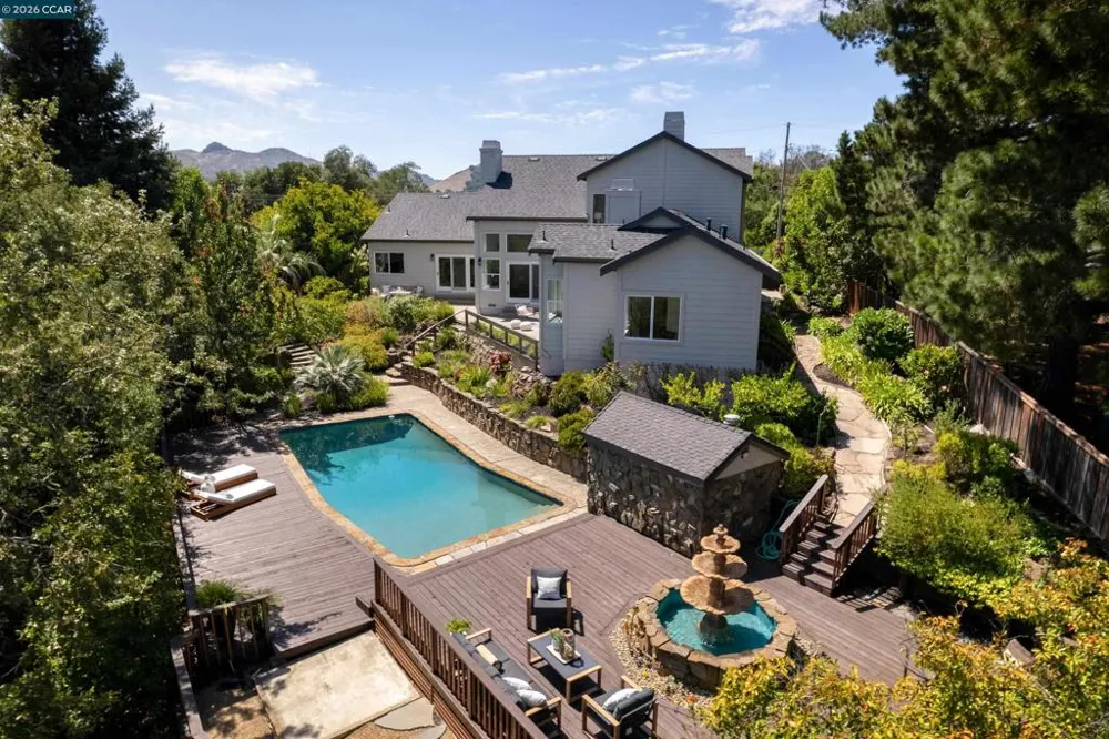 78 Scenic Dr Orinda, CA 94563