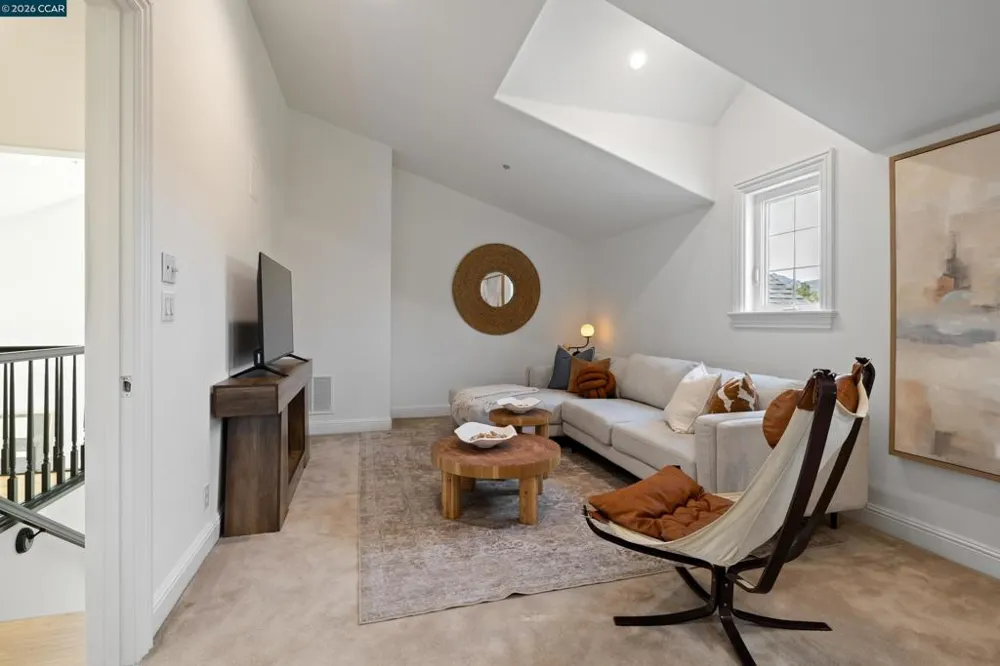 78 Scenic Dr Orinda, CA 94563