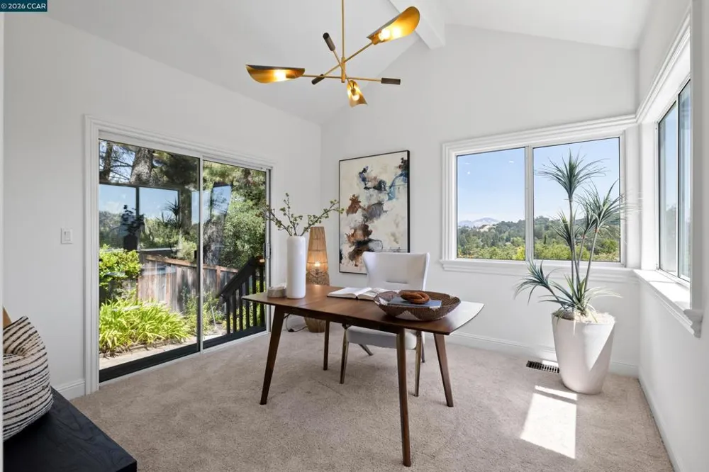 78 Scenic Dr Orinda, CA 94563
