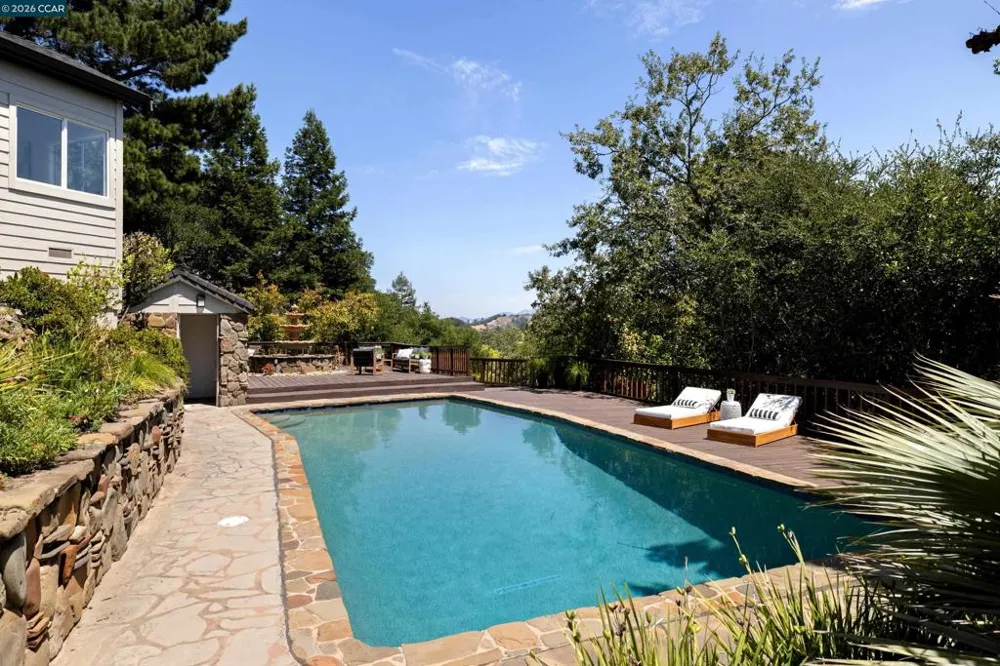 78 Scenic Dr Orinda, CA 94563