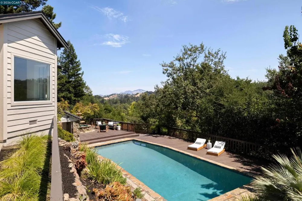 78 Scenic Dr Orinda, CA 94563