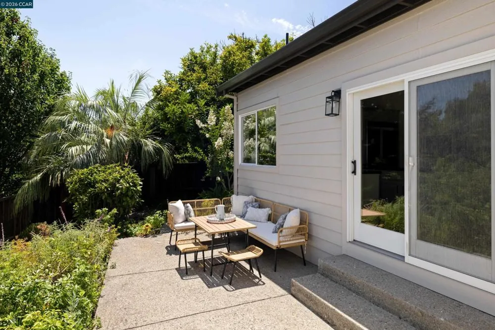 78 Scenic Dr Orinda, CA 94563