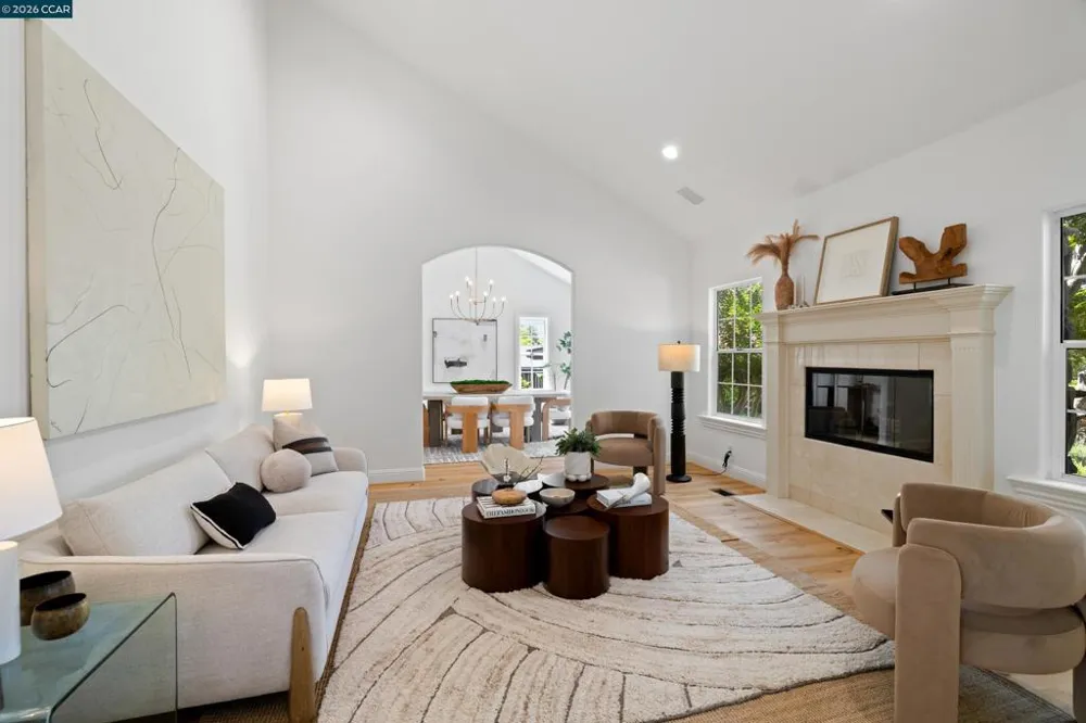 78 Scenic Dr Orinda, CA 94563