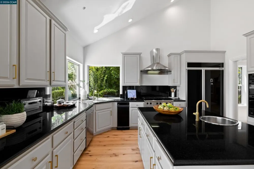 78 Scenic Dr Orinda, CA 94563