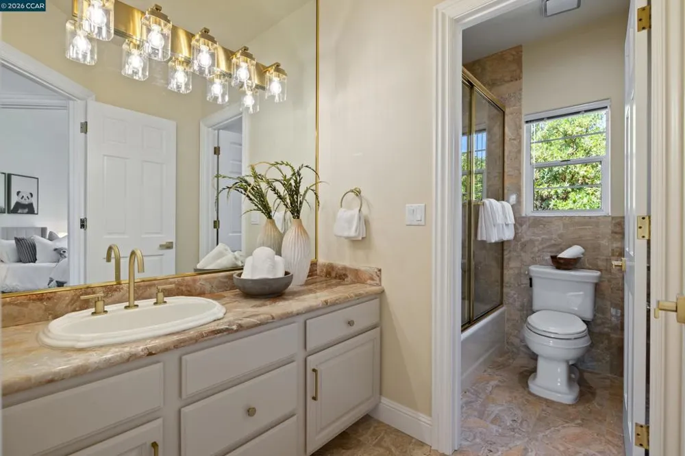 78 Scenic Dr Orinda, CA 94563