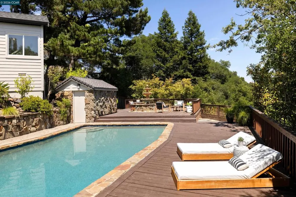 78 Scenic Dr Orinda, CA 94563